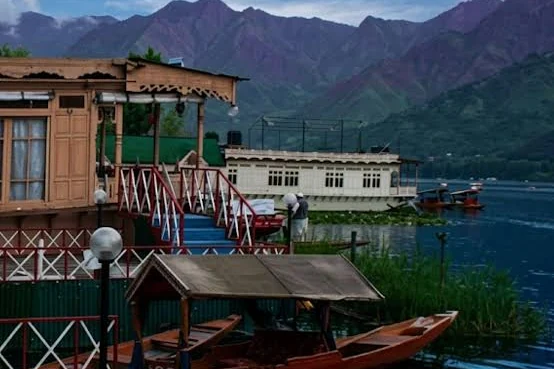 Dal Lake, Shikara and houseboats